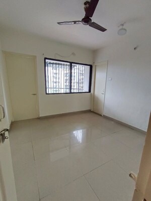 Room in 3 BHK Apartment at Shubhashree Apartmaent Akurdi, Akurdi – for Rent