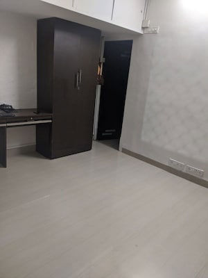 Room in 2 BHK Apartment at Jumbo Darshan, Andheri East – for Rent