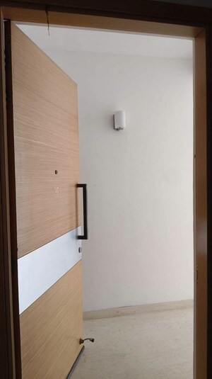 Room in 3 BHK Apartment at Emaar The Palm Drive-The Premier Terraces, Sector 66 – for Rent