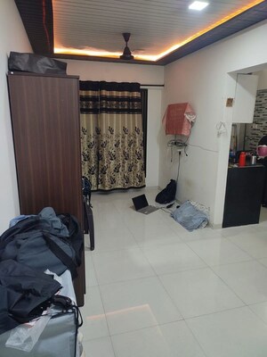 Room in 1 BHK Apartment at Bhoomi Samarth, Goregaon East – for Rent