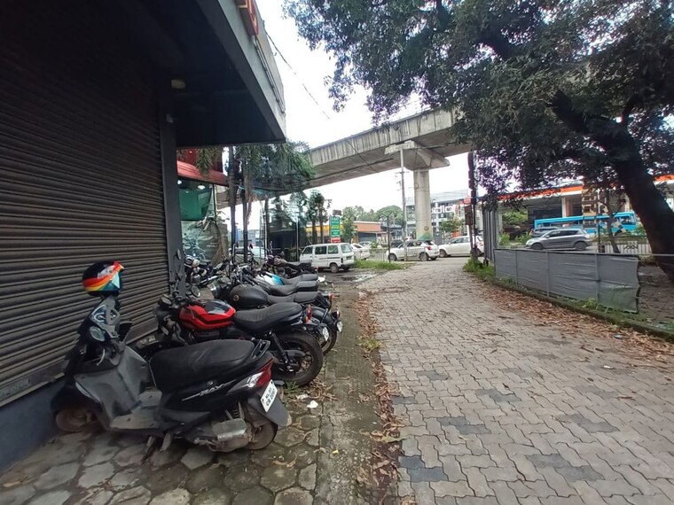  Parking, edappally Commercial Showroom 3350 Sq.Ft. In Edappally Kochi 10487031