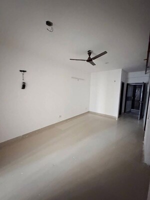 Room in 2 BHK Apartment at Paramount Emotions, Sector 1 Greater Noida – for Rent