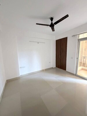 Room in 2 BHK Apartment at Paramount Emotions, Sector 1 Greater Noida – for Rent