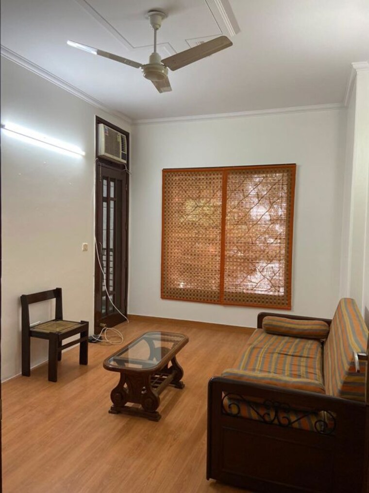 Living Room, dayanand colony 2 Bedroom 100 Sq.Yd. Builder Floor In Dayanand Colony Delhi 10487063