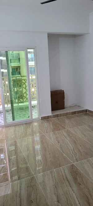 Room in 2 BHK Apartment at Migsun Vilaasa, Eta Ii Greater Noida – for Rent