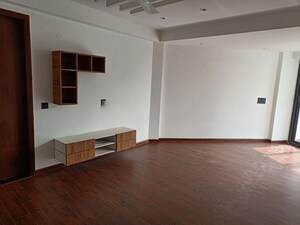 Room in 3 BHK Builder Floor at Unitech South City II, Sector 50 – for Rent