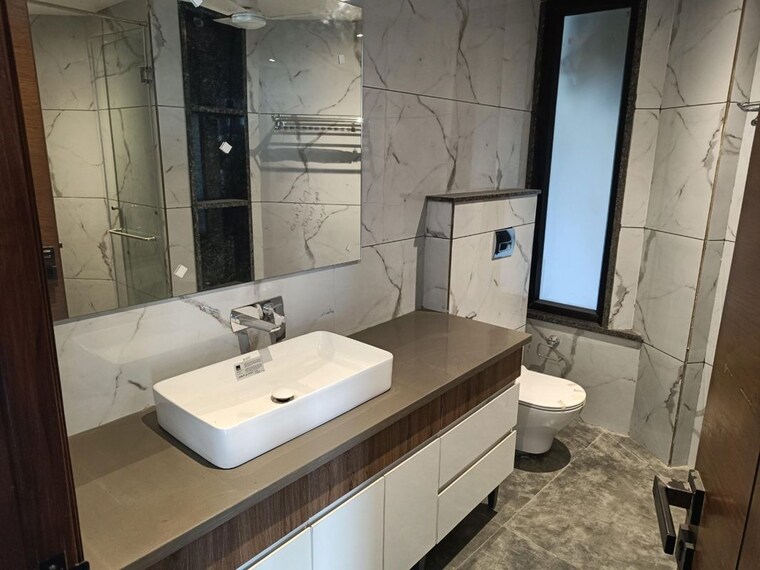 Bathroom, unitech-south-city-ii 3 Bedroom 275 Sq.Yd. Builder Floor In Sector 50 Gurgaon 10480529