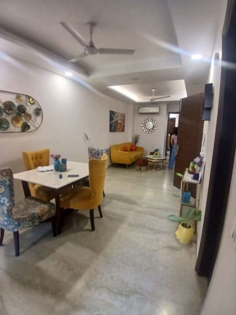 Hall, naraina 2 Bedroom 125 Sq.Yd. Builder Floor In Naraina Delhi 10487088