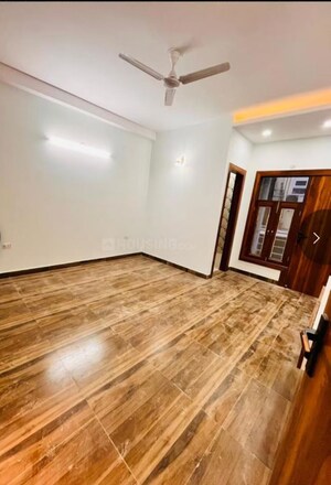 Room in 3 BHK Builder Floor at Vipul World Floors, Sector 48 – for Rent
