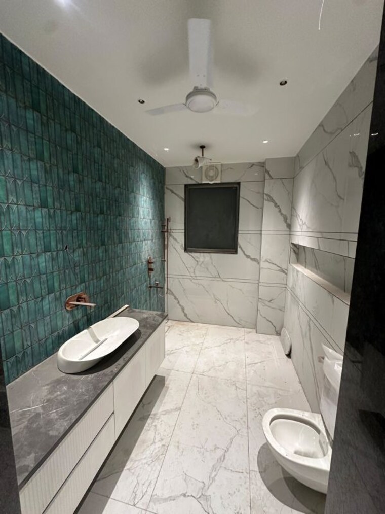 Bathroom, sushant lok iii 4 Bedroom 410 Sq.Yd. Builder Floor In Sushant Lok Iii Gurgaon 10487161
