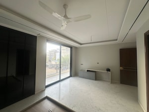 Room in 4 BHK Builder Floor at Sushant Lok Iii – for Rent