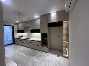 Room in 4 BHK Builder Floor at Sushant Lok Iii – for Rent