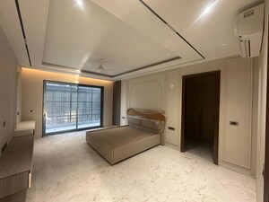 Room in 4 BHK Builder Floor at Sushant Lok Iii – for Rent