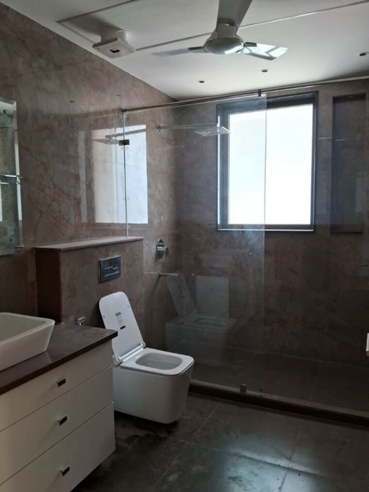 Bathroom, vipul-world-floors 4 Bedroom 600 Sq.Yd. Builder Floor In Sector 48 Gurgaon 10487181