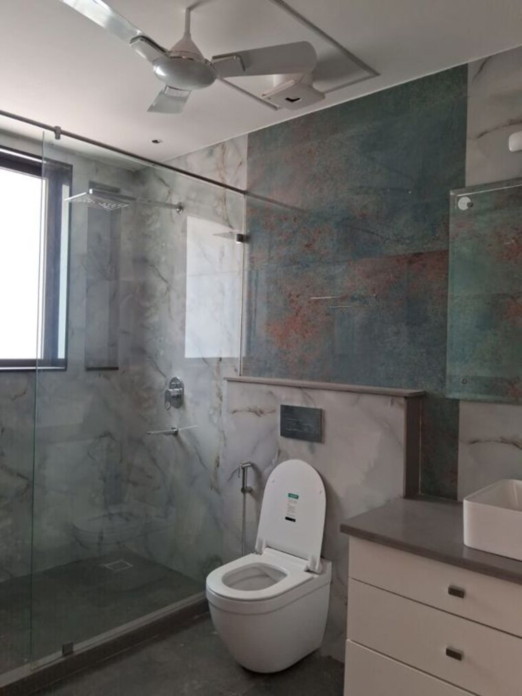 Bathroom, vipul-world-floors 4 Bedroom 600 Sq.Yd. Builder Floor In Sector 48 Gurgaon 10487181