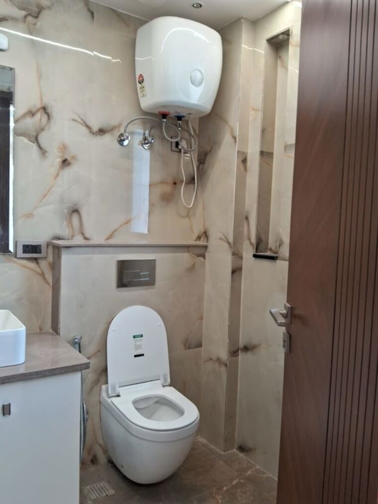 Bathroom, vipul-world-floors 4 Bedroom 600 Sq.Yd. Builder Floor In Sector 48 Gurgaon 10487181