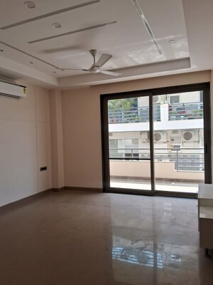 Room in 4 BHK Builder Floor at Vipul World Floors, Sector 48 – for Rent