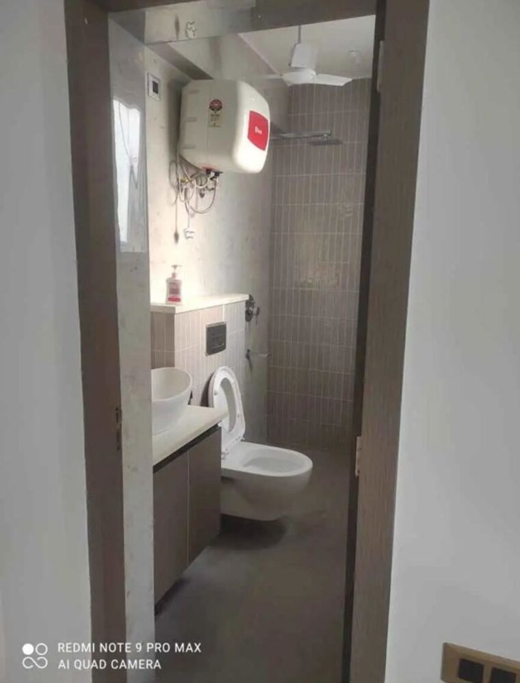 Bathroom, uppal-southend 3 Bedroom 200 Sq.Yd. Builder Floor In Sector 49 Gurgaon 10487206