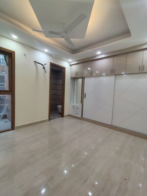 Room in 3 BHK Builder Floor at Malviya Nagar – for Rent