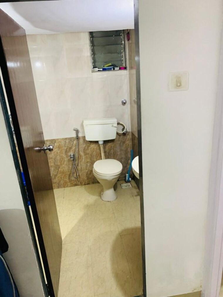 Bathroom, bindra-complex 1 Bedroom 550 Sq.Ft. Apartment In Andheri East Mumbai 10487303