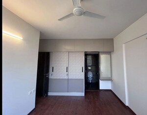 Room in 3 BHK Apartment at SNN Raj Lakeview, Btm Layout – for Rent