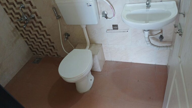 Bathroom, hubtown-greenwoods 3 Bedroom 950 Sq.Ft. Apartment In Vartak Nagar Thane 10487355