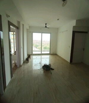 Room in 3 BHK Apartment at Mahaluxmi Migsun Ultimo, Omicron Iii Greater Noida – for Rent