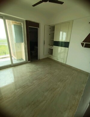 Room in 3 BHK Apartment at Mahaluxmi Migsun Ultimo, Omicron Iii Greater Noida – for Rent