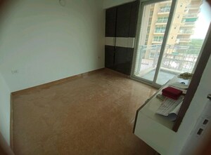 Room in 3 BHK Apartment at Mahaluxmi Migsun Ultimo, Omicron Iii Greater Noida – for Rent