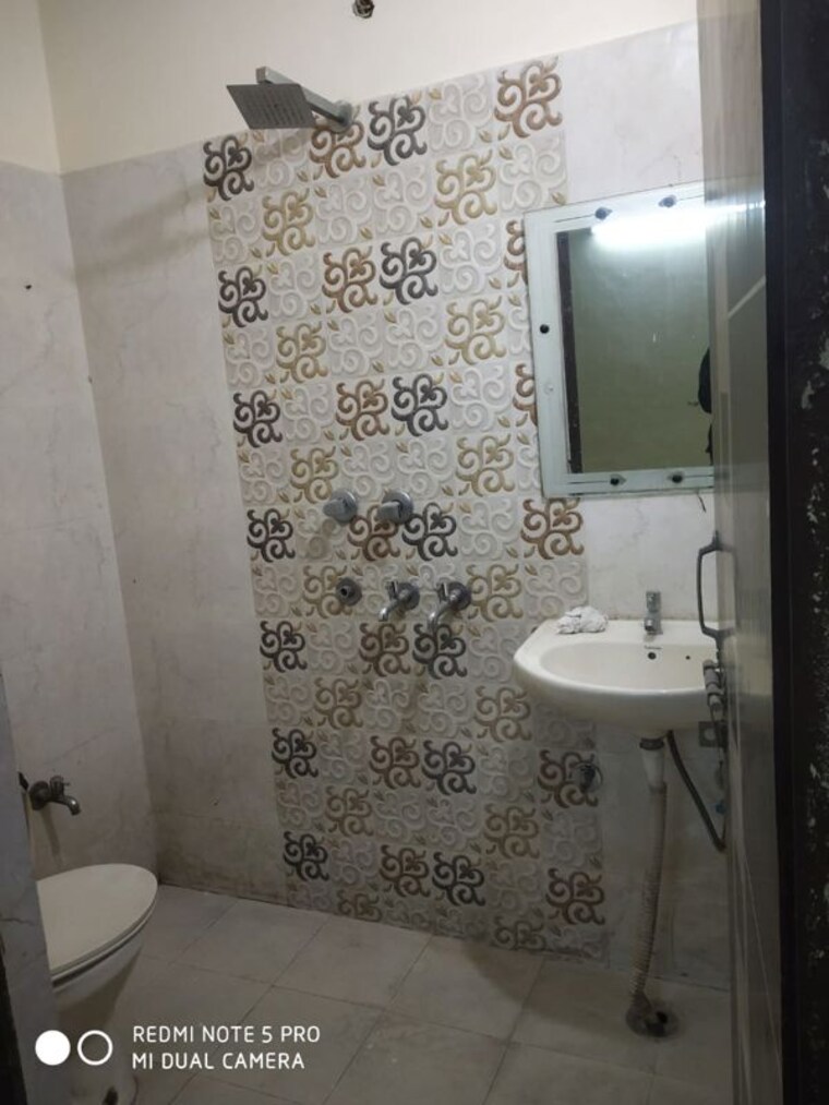Bathroom, kalkaji 1 Bedroom 555 Sq.Ft. Builder Floor In Kalkaji Delhi 10487438