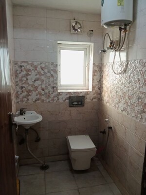 Bathroom in Studio Apartment at DLF Capital Greens Phase I And II, Moti Nagar – for Rent