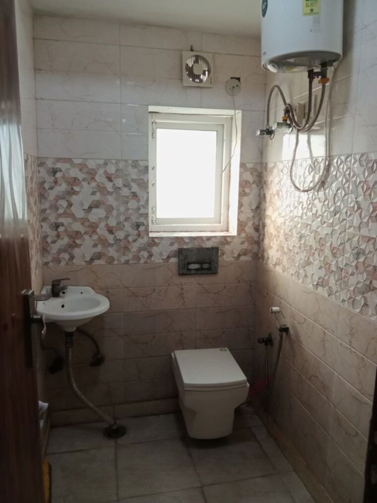 Bathroom, dlf-capital-greens-phase-i-and-ii Studio 365 Sq.Ft. Apartment In Moti Nagar Delhi 10487475