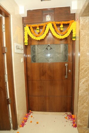Furnished Amenities in 4 BHK Apartment at Excellency Apartment, Andheri West – for Rent