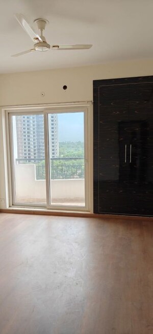 Room in 3 BHK Apartment at Ansal Crown Heights, Sector 80 – for Rent