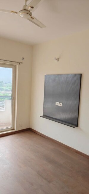 Room in 3 BHK Apartment at Ansal Crown Heights, Sector 80 – for Rent