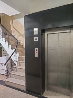 Lift in  Pg at Sector 17 – for Rent