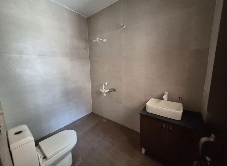 Bathroom, sector 51 2 Bedroom 120 Sq.Mt. Independent House In Sector 51 Noida 10487574