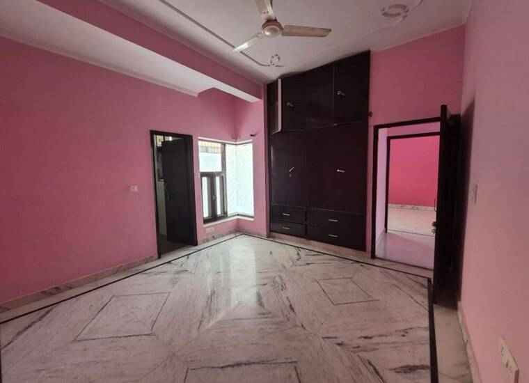 Room, sector 51 2 Bedroom 120 Sq.Mt. Independent House In Sector 51 Noida 10487574