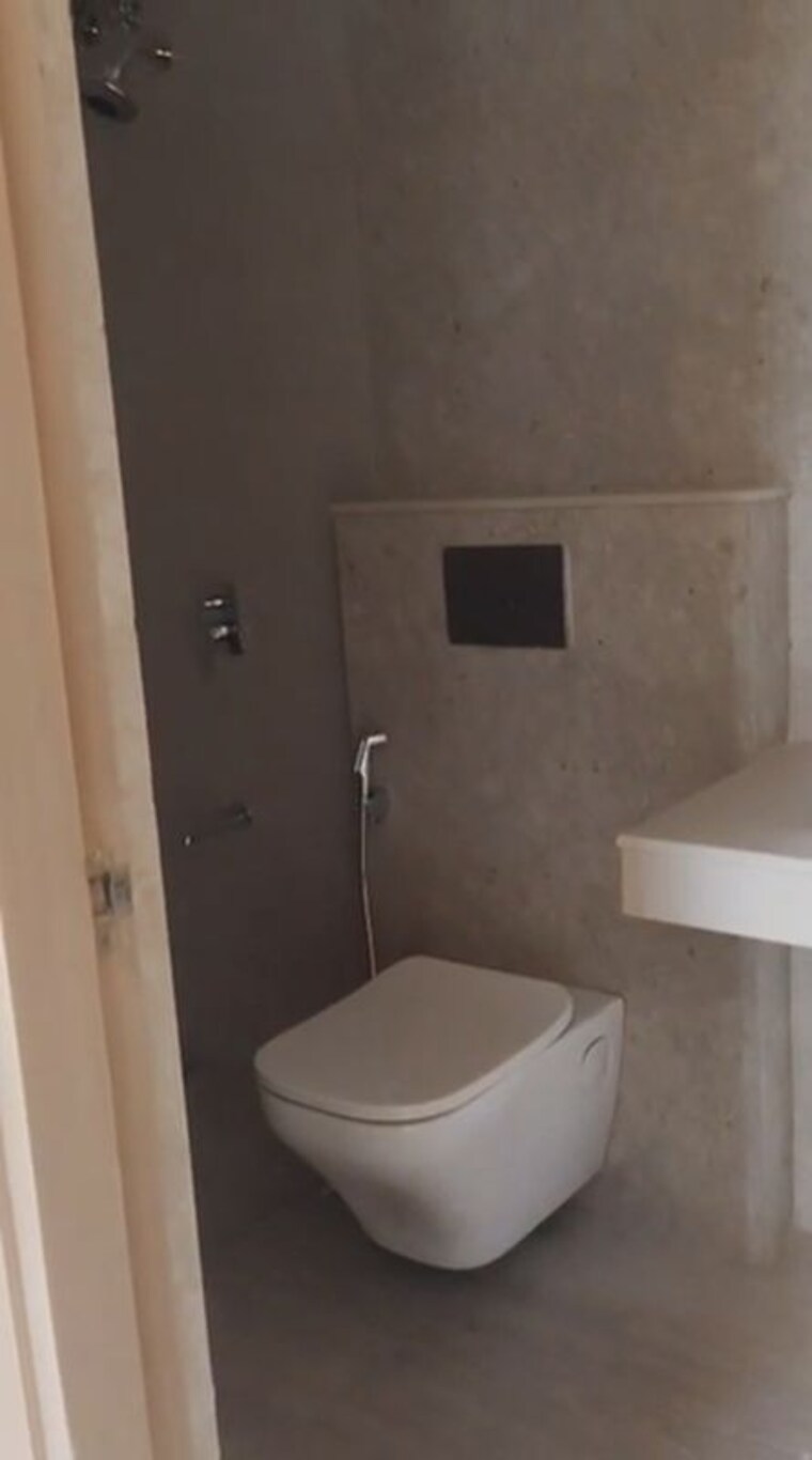 Bathroom, concrete-sai-swayam 2.5 Bedroom 1235 Sq.Ft. Apartment In Chembur Mumbai 10487570