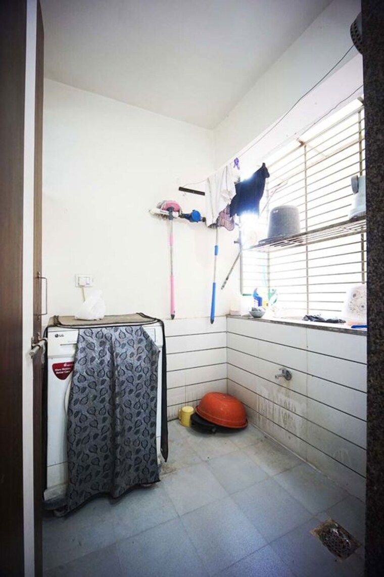 Bathroom, nikol 3 Bedroom 182 Sq.Yd. Apartment In Nikol Ahmedabad 10487674