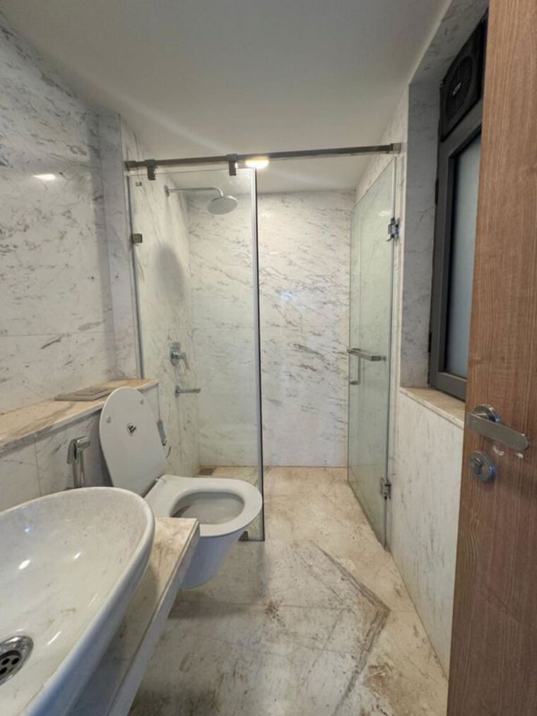 Bathroom, lodha-new-cuffe-parade-dioro-and-elisium 3 Bedroom 1200 Sq.Ft. Apartment In Wadala Mumbai 10487704