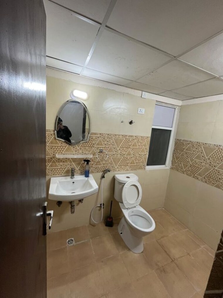 Bathroom, amrapali-kingswood 2 Bedroom 835 Sq.Ft. Apartment In Sector 4 Greater Noida Greater Noida 10487705