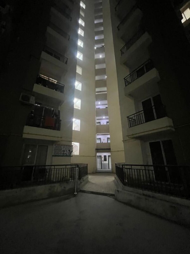 undefined, amrapali-kingswood 2 Bedroom 835 Sq.Ft. Apartment In Sector 4 Greater Noida Greater Noida 10487705