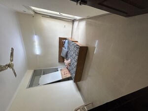 Furnished Amenities in 2.5 BHK Apartment at Paramount Floraville, Sector 137 – for Rent