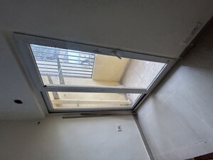 Furnished Amenities in 2.5 BHK Apartment at Paramount Floraville, Sector 137 – for Rent