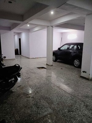 Parking in  Pg at Islampur – for Rent