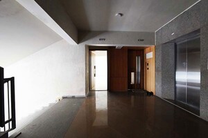 Room in 3 BHK Apartment at Vaishnodevi Circle – for Sale
