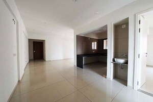 Room in 3 BHK Apartment at Vaishnodevi Circle – for Sale