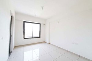 Room in 3 BHK Apartment at Vaishnodevi Circle – for Sale