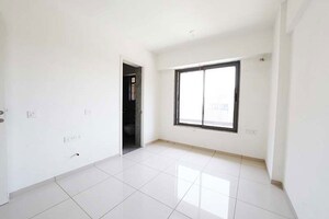 Room in 3 BHK Apartment at Vaishnodevi Circle – for Sale